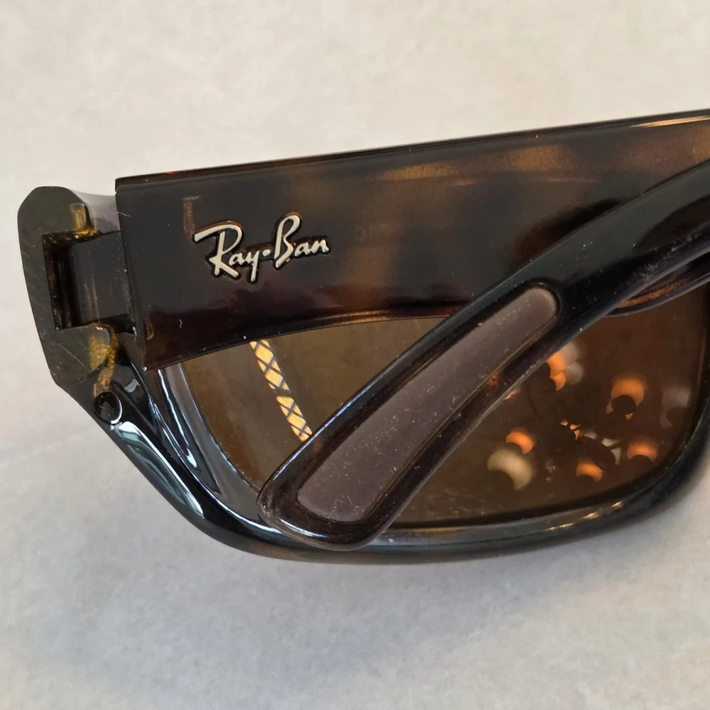 Ray-Ban RB4160 Tortoise Full Rim Sunglasses with Case and Cloth NWOT Italy